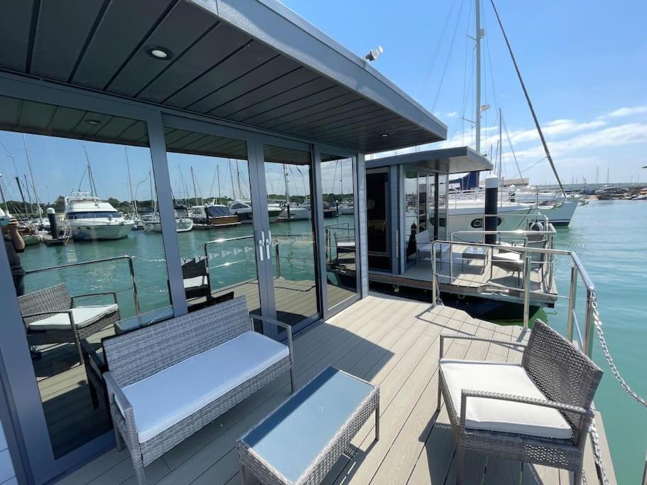 Yarmouth Waterlodge Floating Apartments 2 Exterior foto